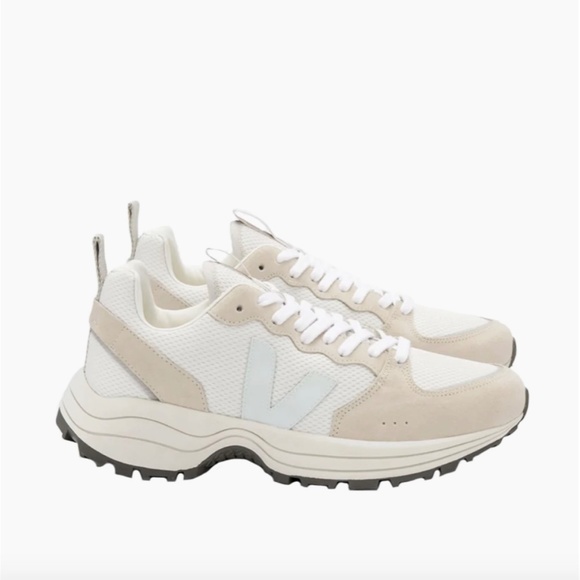 Veja Shoes - Veja Sneaker NWT US size 7